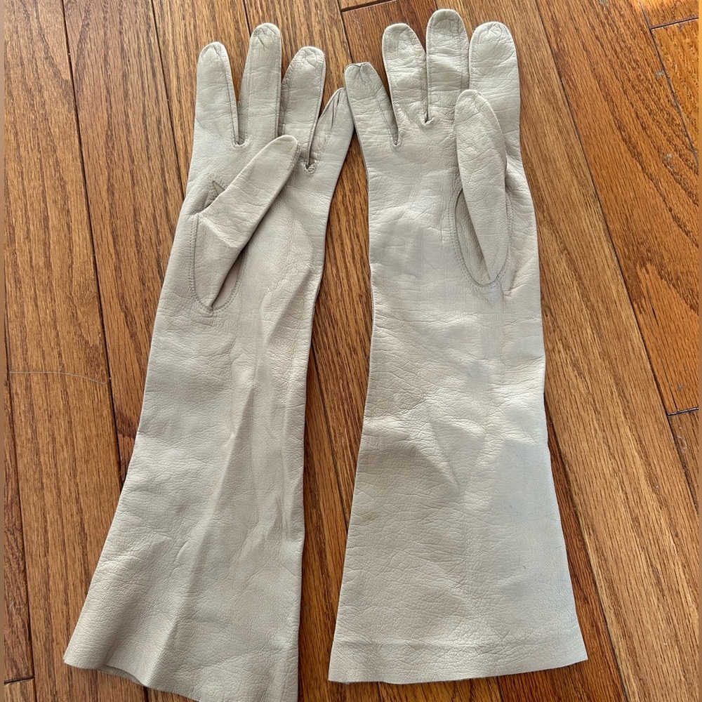 Vintage mcm elbow length fawn colored kid gloves 7.5